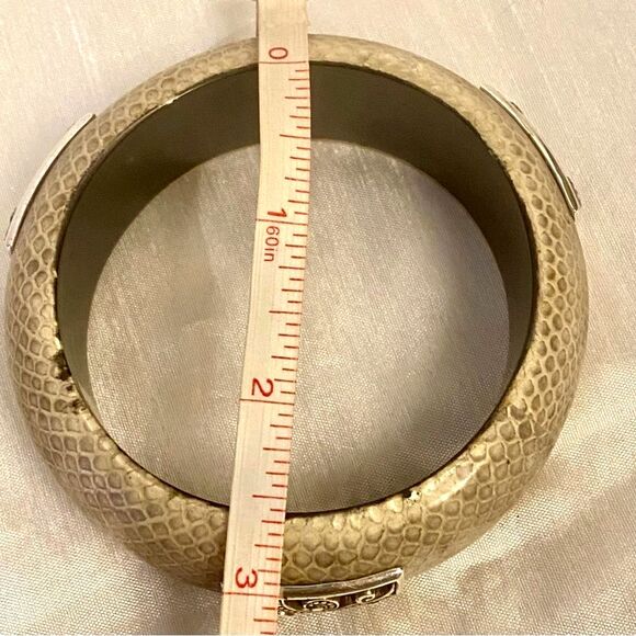 NWT BRIGHTON B ANIMAL INSTINCT Bangle Snakeskin Metal Concho Bracelet - Picture 4 of 4